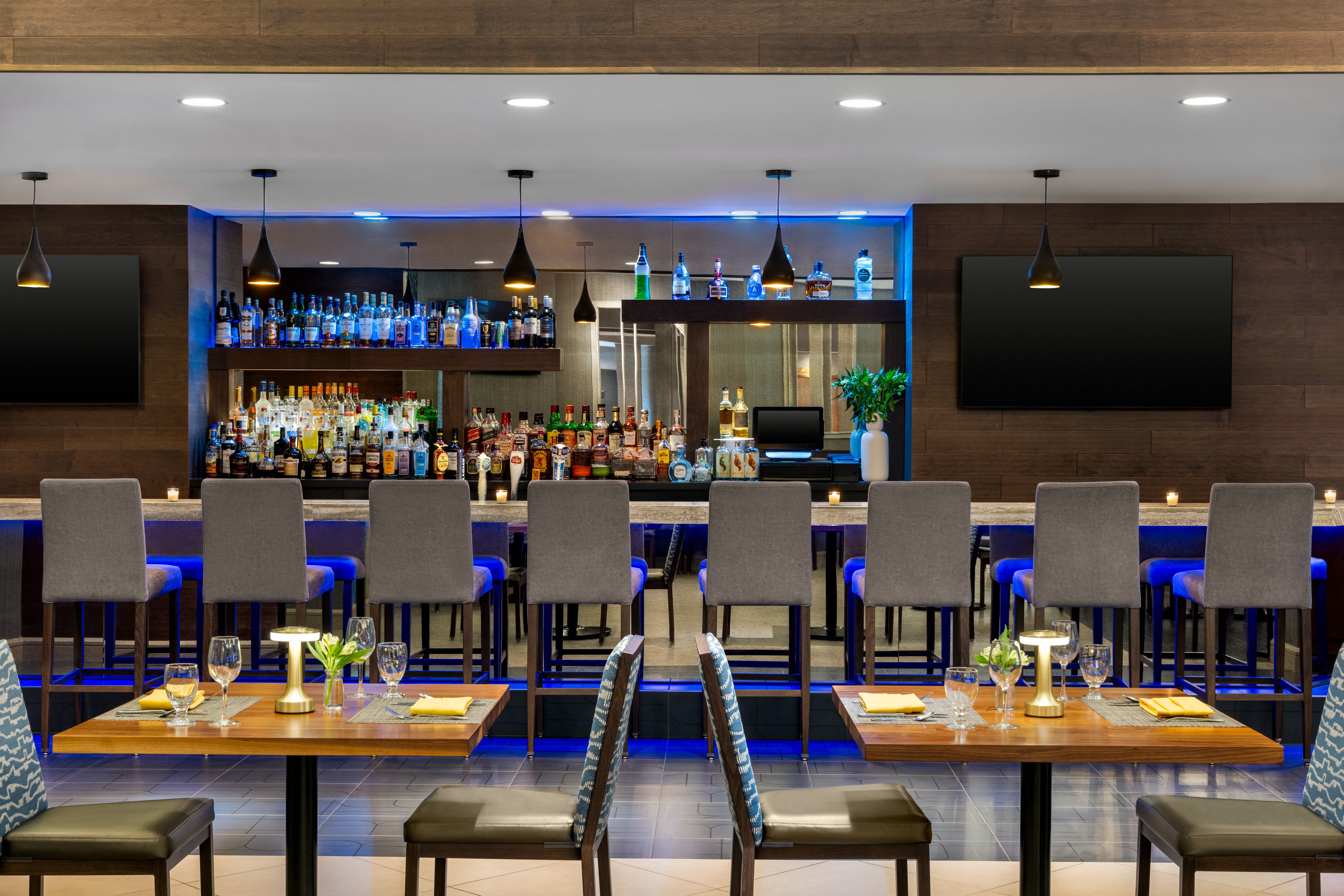 Crowne Plaza Edison 47/51
