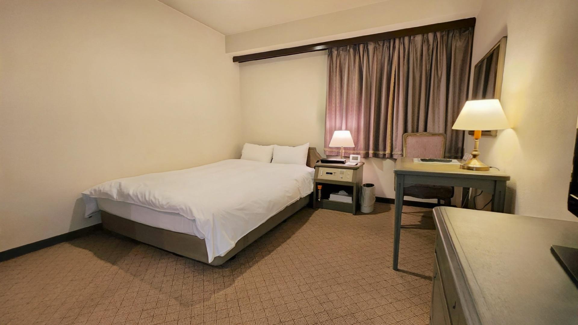 Room, Double Bed, No Window