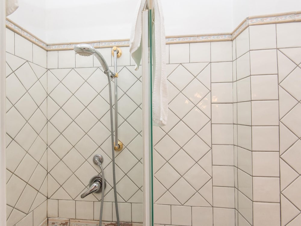 RSH Spanish Steps Luxury Apartment 16/44