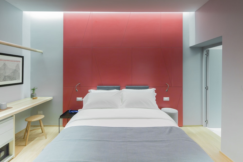 SUPERIOR, QUEEN BED, COURTYARD VIEW