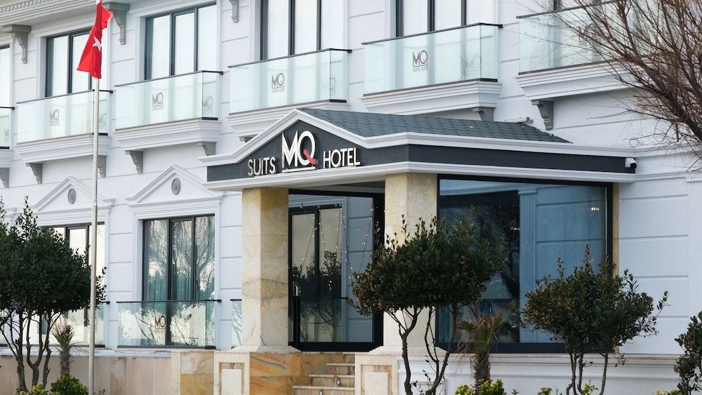 MQ Hotel Suites 4/60