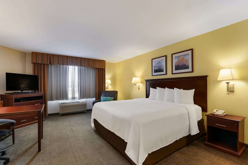 Efficiency, King Bed, Accessible، MainStay Suites Fitchburg Madison 4/10