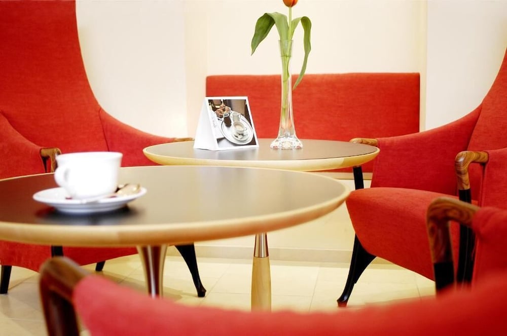 City Partner Hotel Adria 77/84