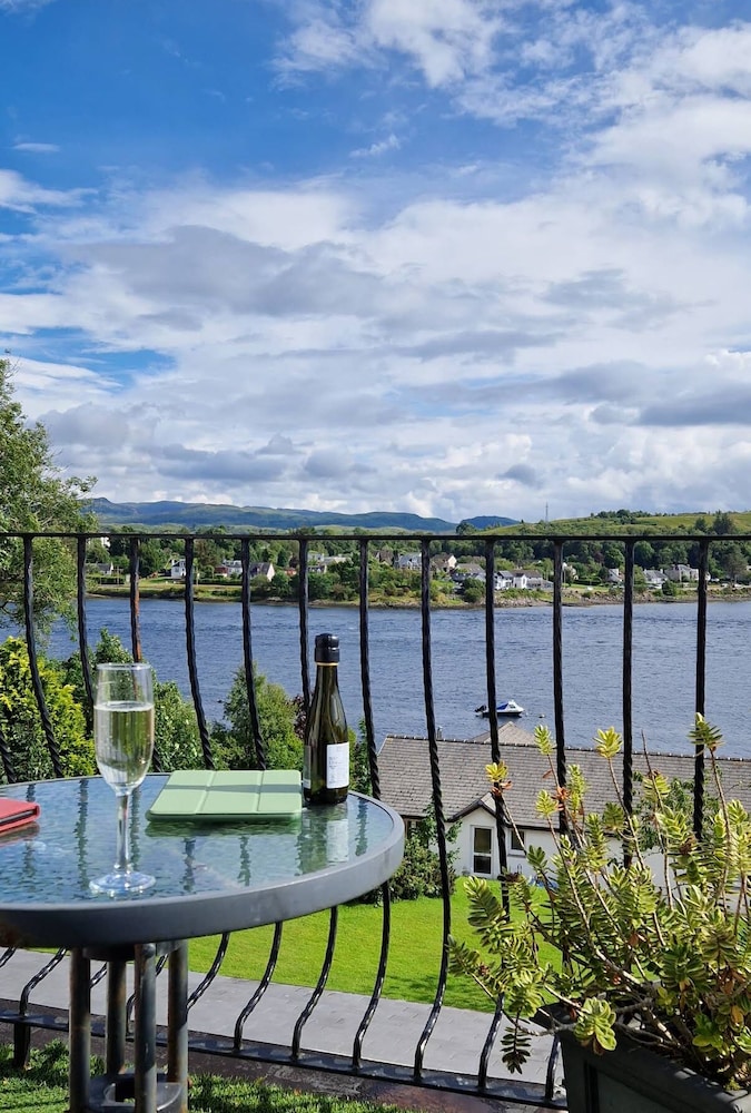 Lochnell Arms Hotel 33/35
