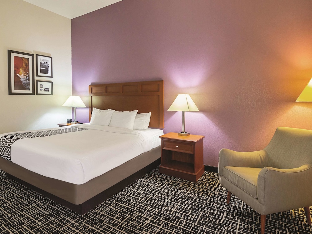 La Quinta Inn & Suites by Wyndham Bowling Green 17/51