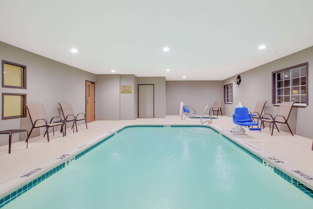 Days Inn by Wyndham Mesquite Rodeo TX 5/26