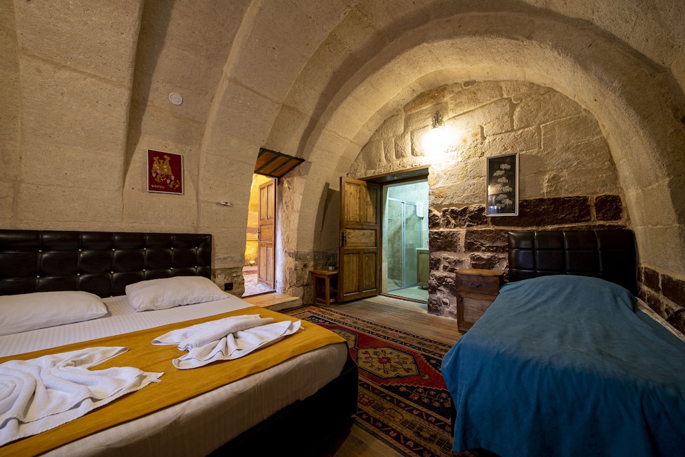 Amor Cave House 9/50