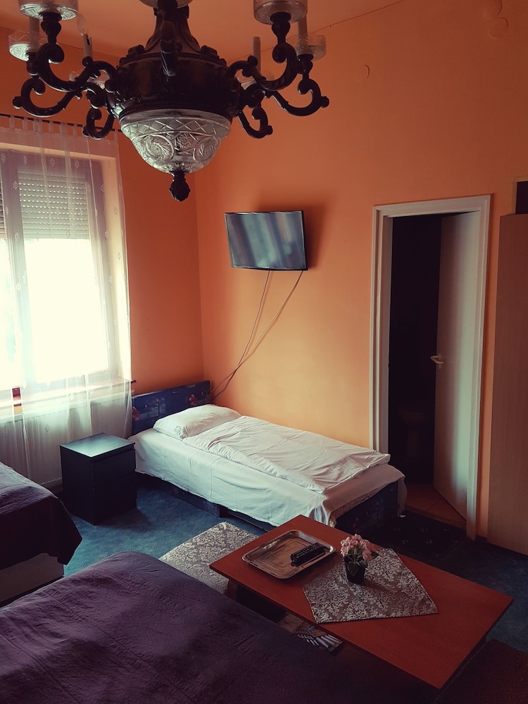 Attila Hotel 25/60