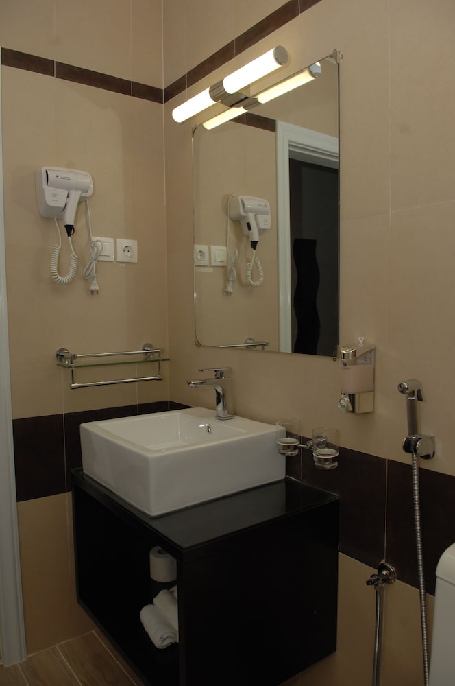 Blue Marlin Hotel 48/50