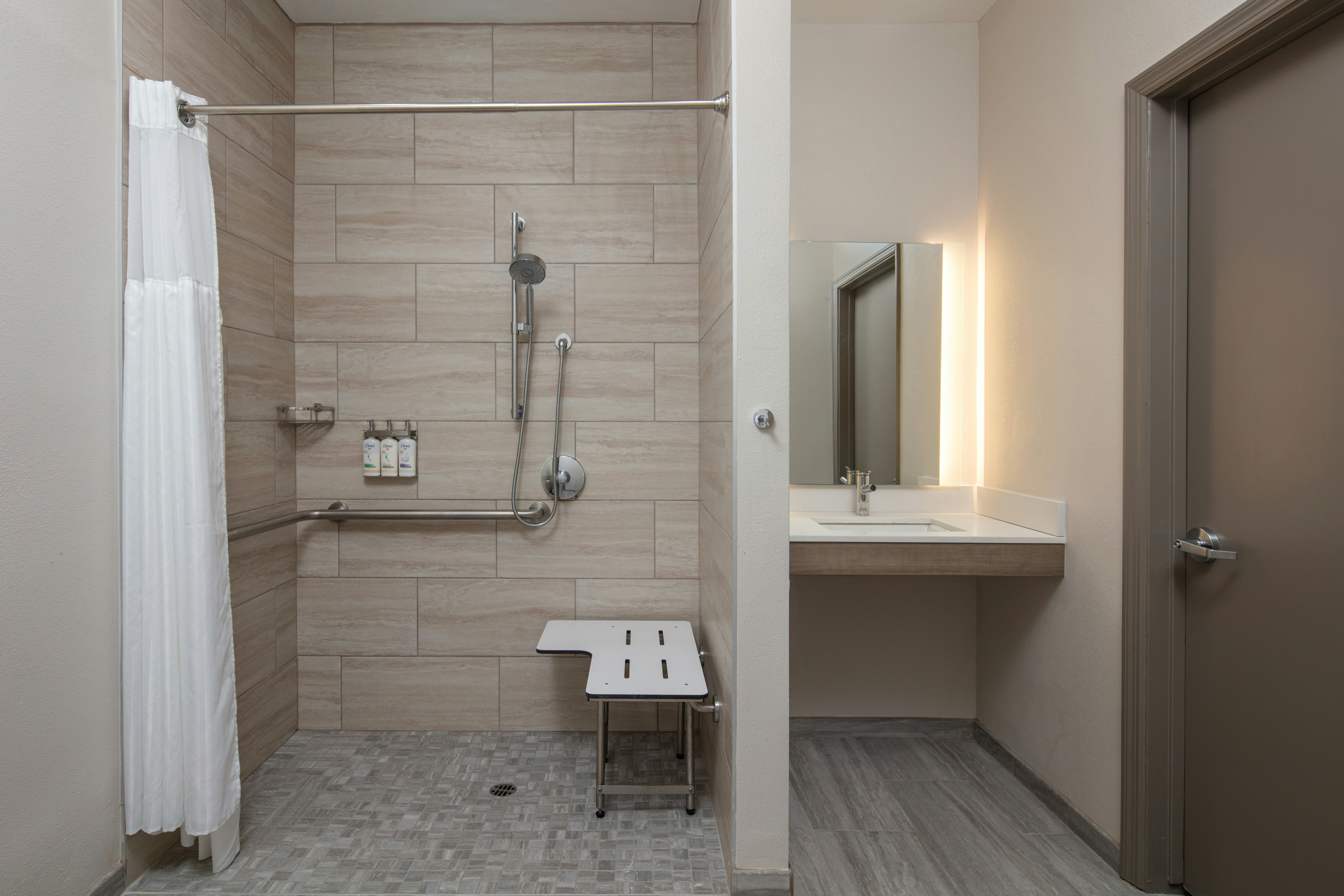 Holiday Inn Express Hotel Suites Ventura Harbor 69/69