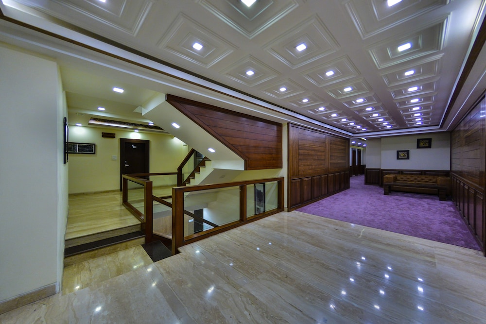 Clarks Inn Srinagar (Ex Hotel Spring Hills) 38/50
