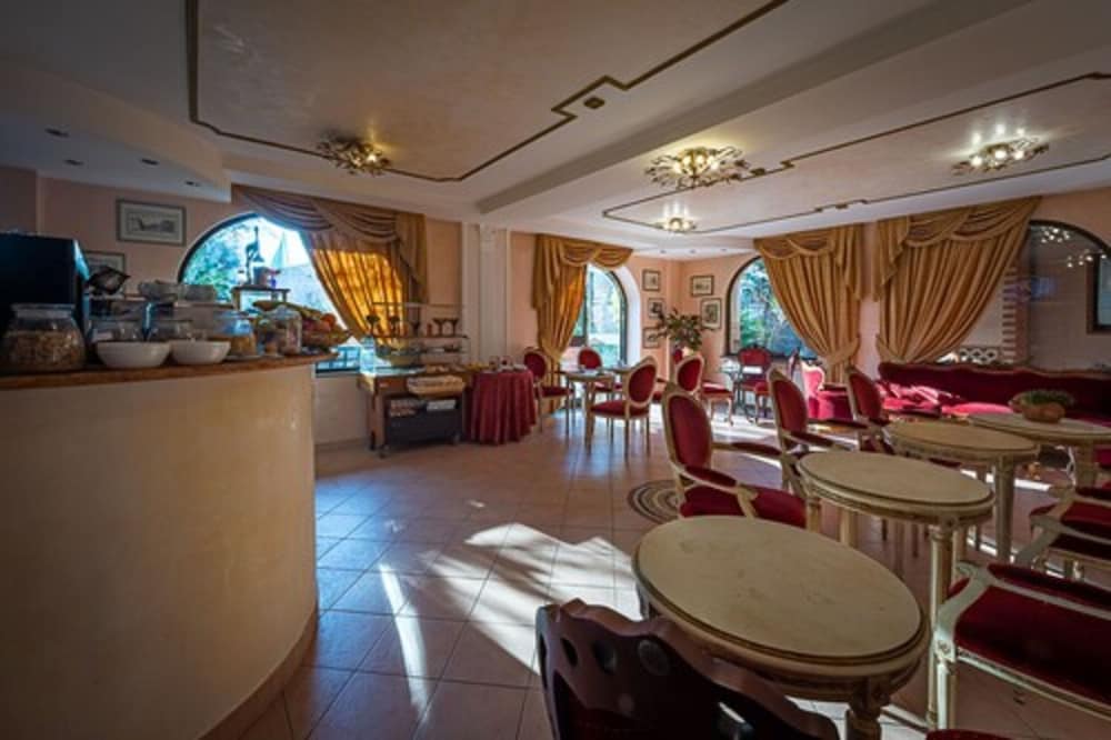 Hotel Louis II 57/66