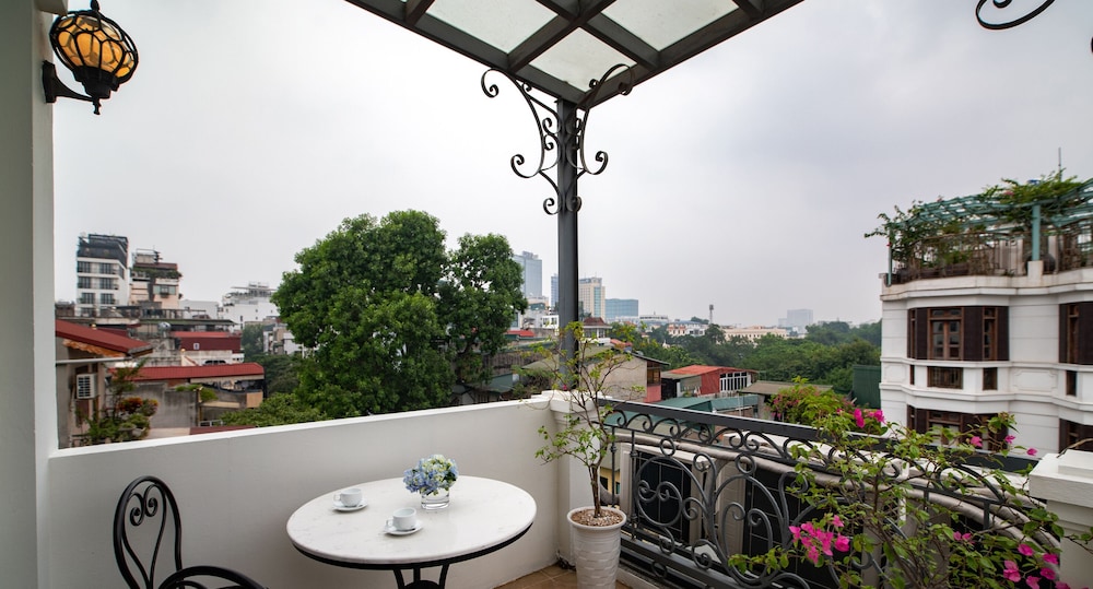 Hanoi Lakeside Premium Hotel 28/31
