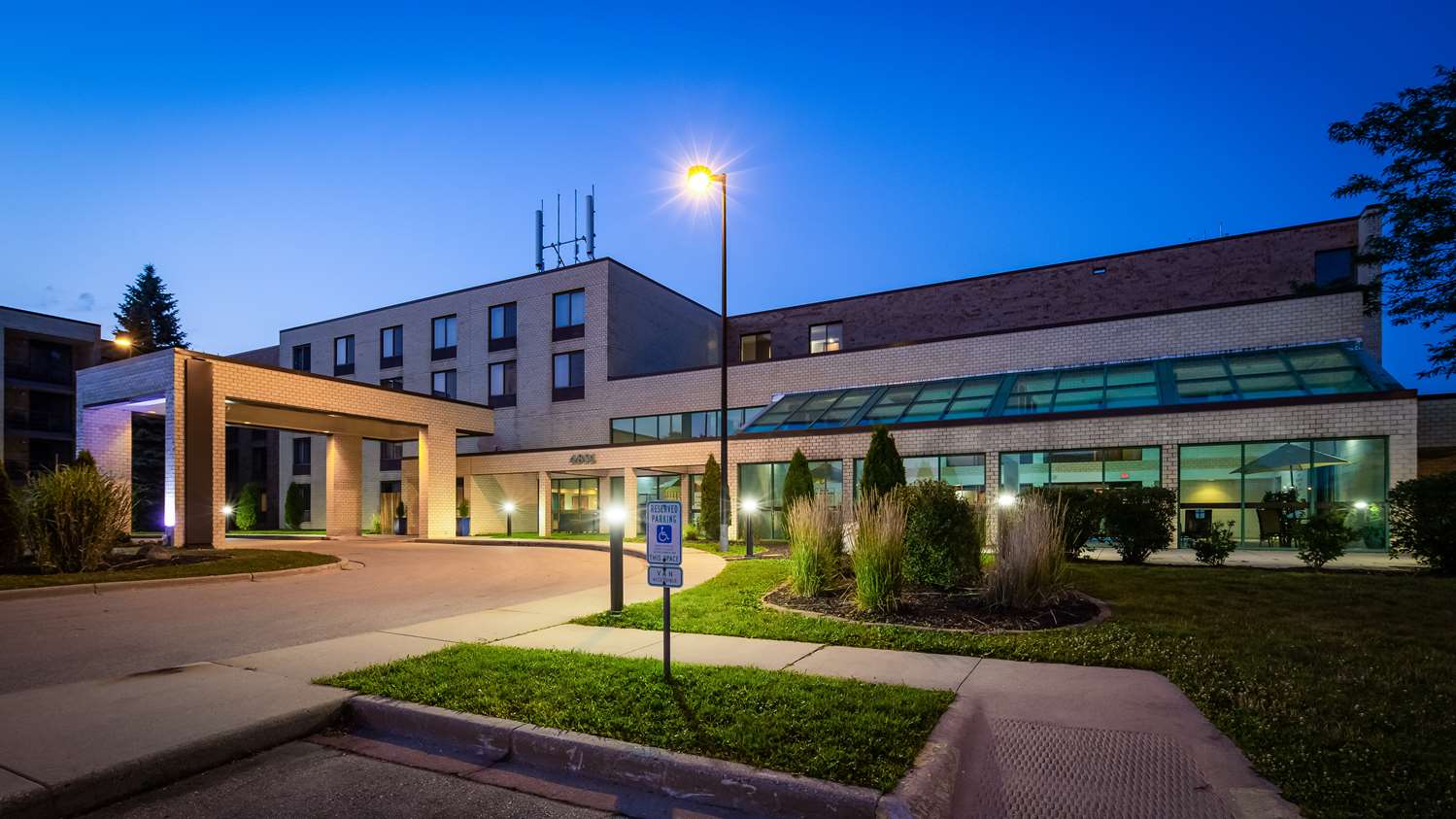 Best Western East Towne Suites 3/42
