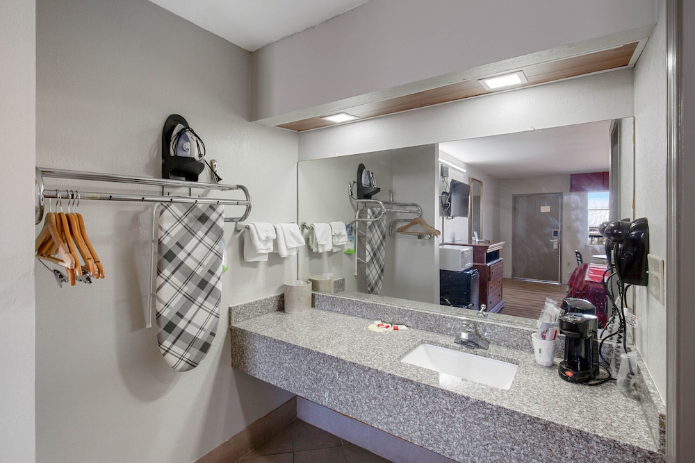 Hotel O Columbia Downtown near I-65 20/43