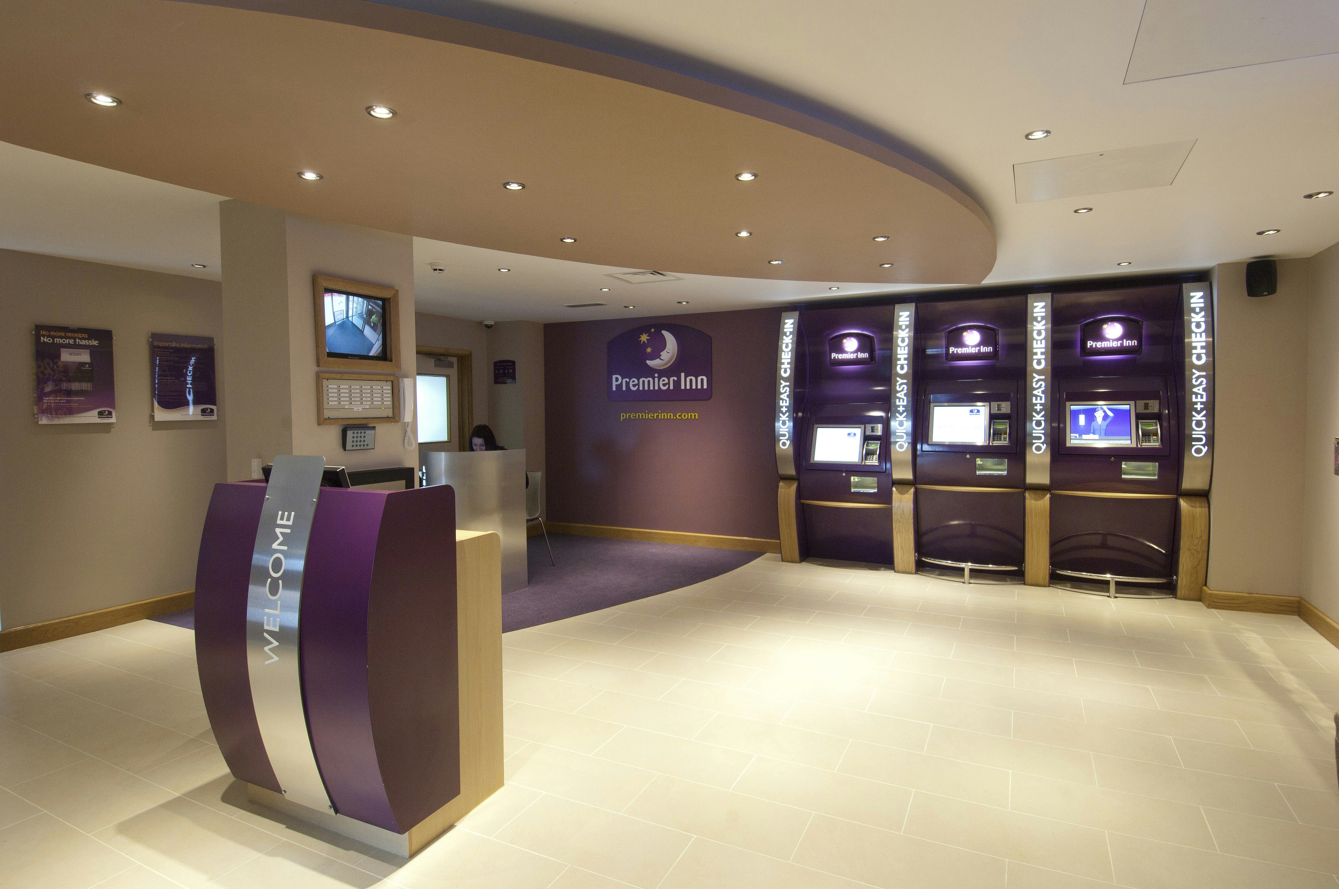 Premier Inn Swansea Waterfront 8/37