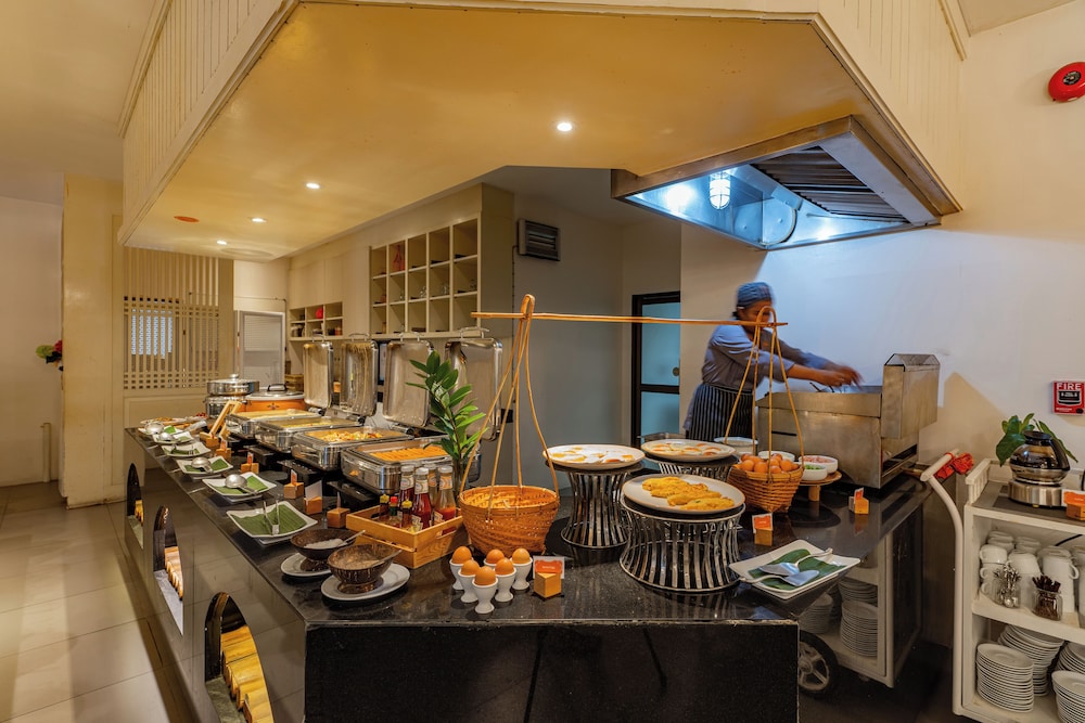 Proud Phuket Hotel 46/60