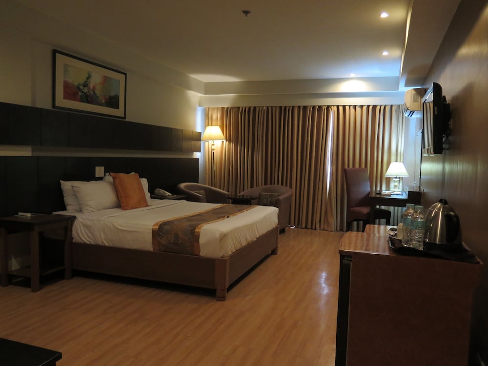 The Pinnacle Hotel And Suites 19/61