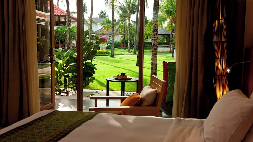 جناح بسرير كينج بإطلالة على الحديقة مع أريكة، HOLIDAY INN RESORT BARUNA BALI 4/10