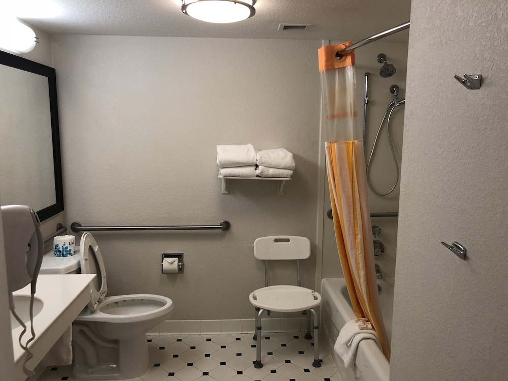 La Quinta Inn & Suites by Wyndham Jacksonville Butler Blvd 25/55