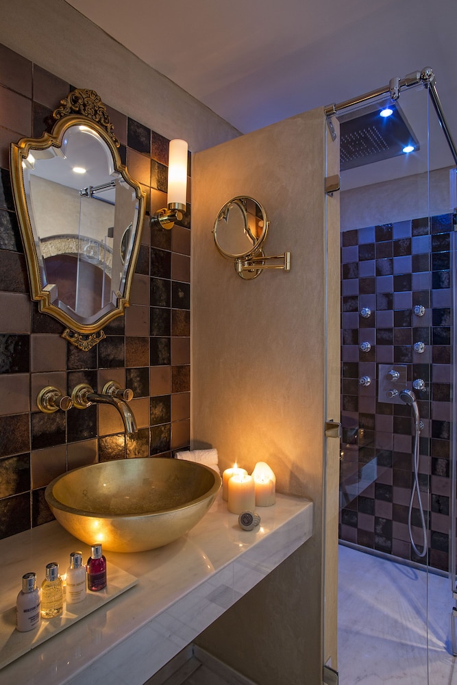 Moni Emvasis Luxury Suites 57/70