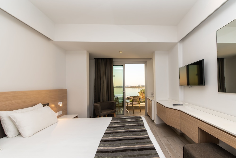 ROOM, DOUBLE OR TWIN BED, SEA VIEW