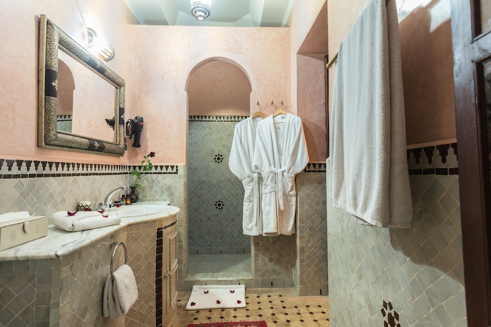 RIAD NASREEN 72/76