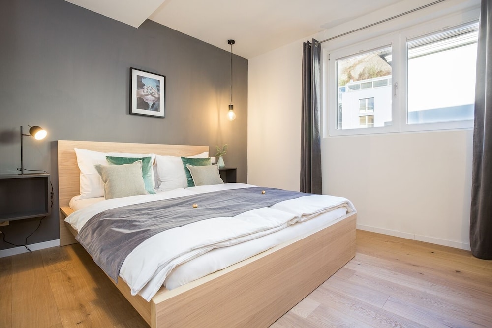 Room 4 Apartments 16/50