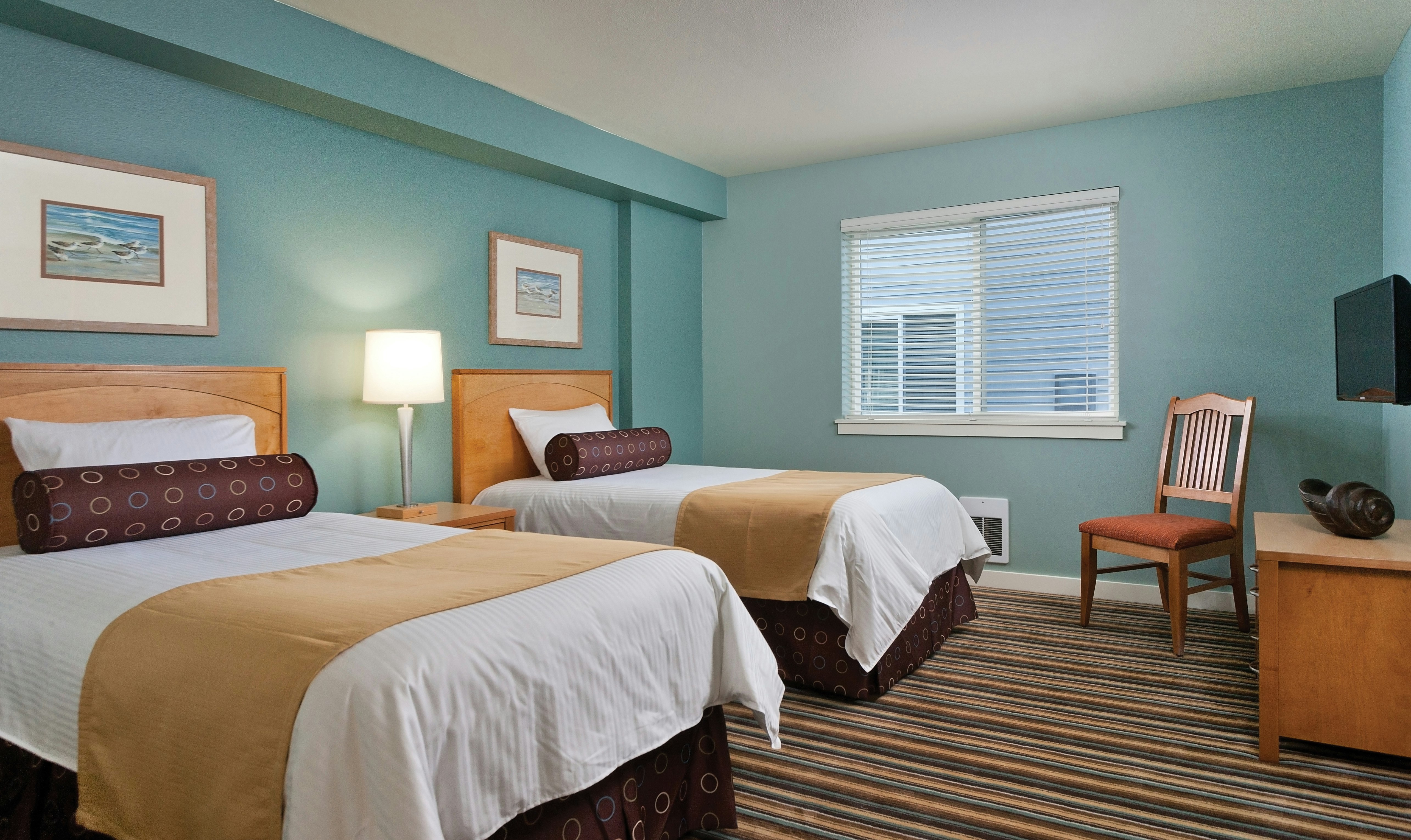 2 Bedrooms, Condo