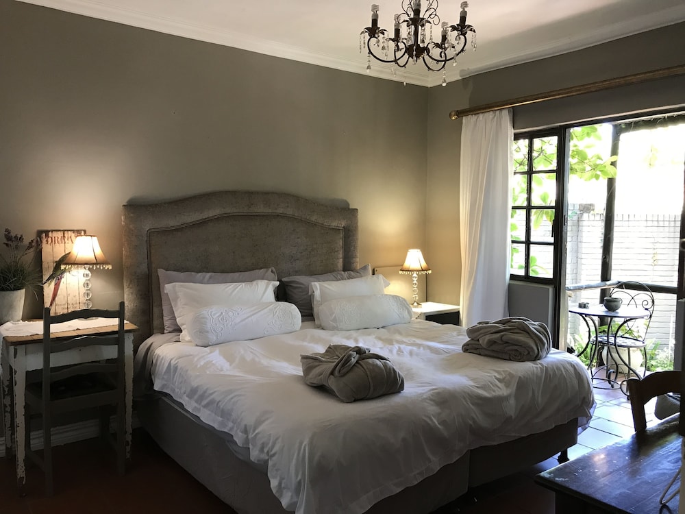 Waterhouse Guest Lodges 295 Indus Street 11/50