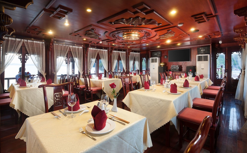 Halong Royal Palace Cruise 39/62