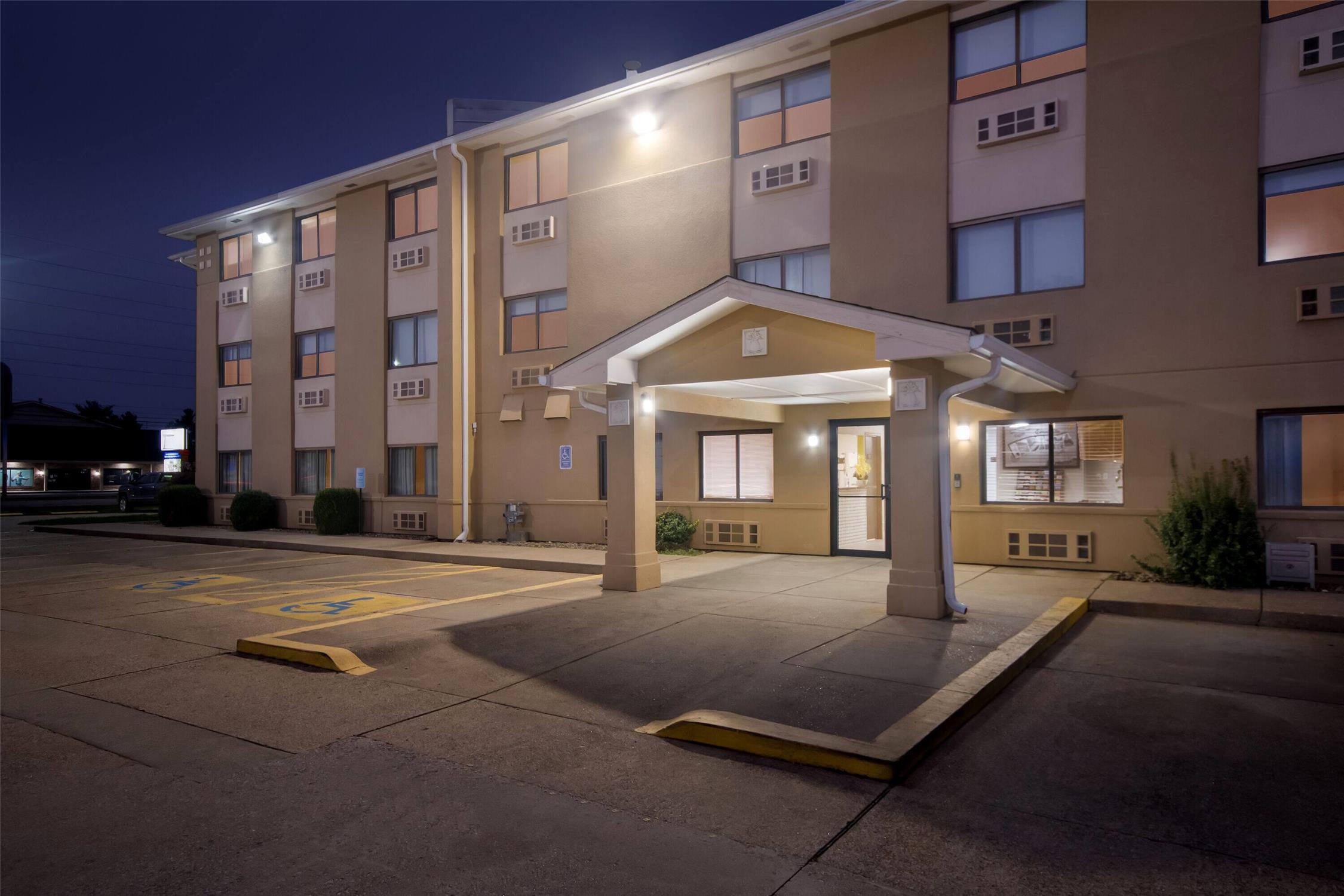 Super 8 by Wyndham Evansville East 13/16