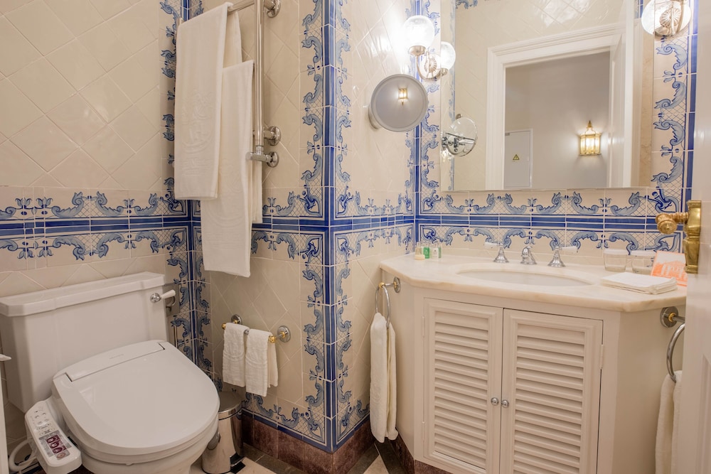 Room, Double Bed, Attic, Estoril Vintage Hotel 3/5