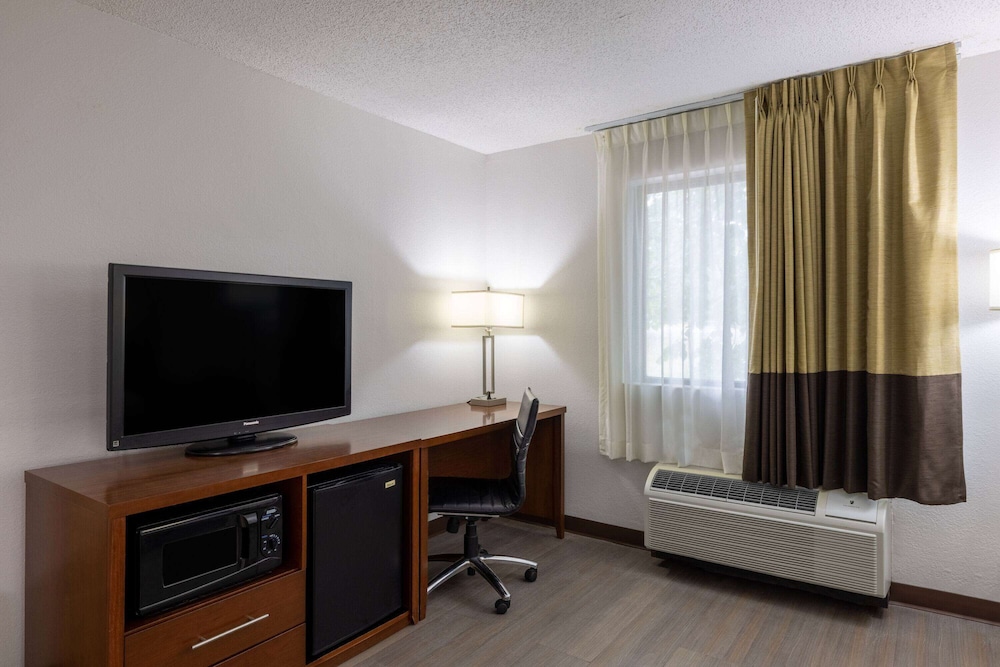 Travelodge by Wyndham Brooklyn Center 39/48