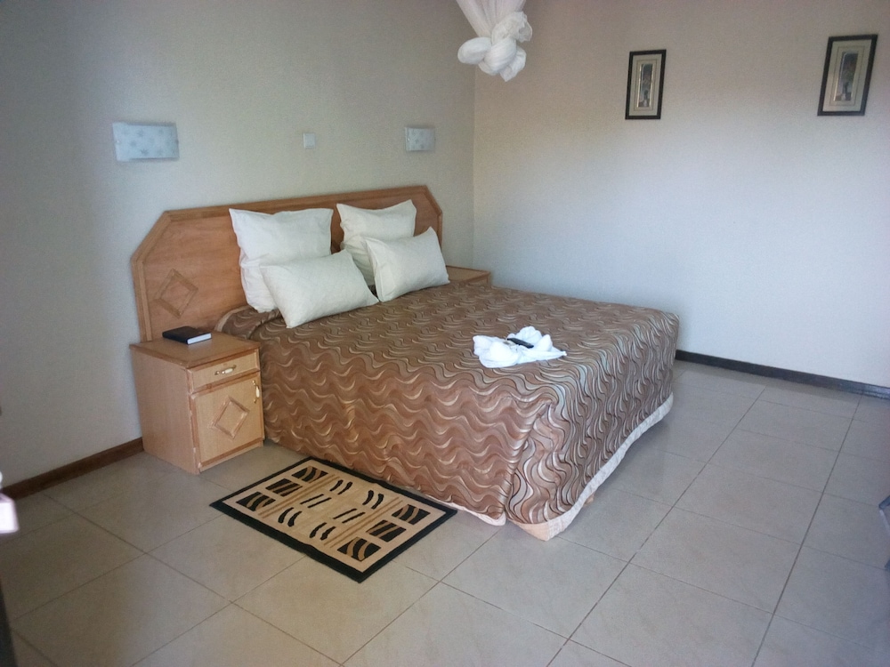 Mosi-O-Tunya Executive Lodge 13/27