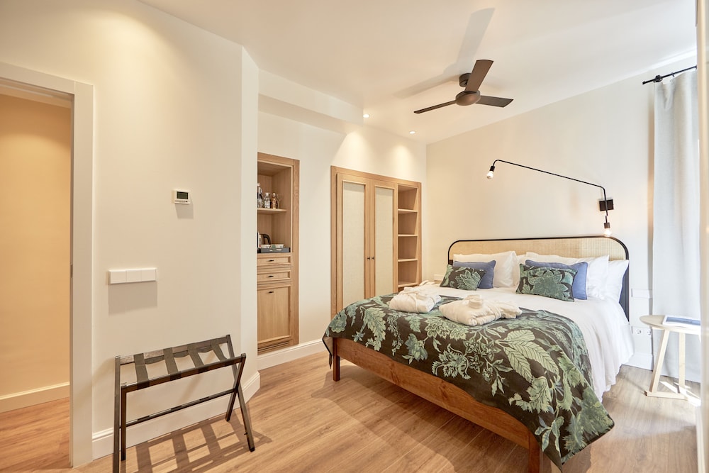 ROOM, SINGLE, DOUBLE BED