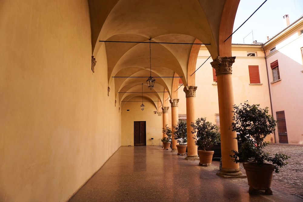 Casa Isolani Santo Stefano 40/48