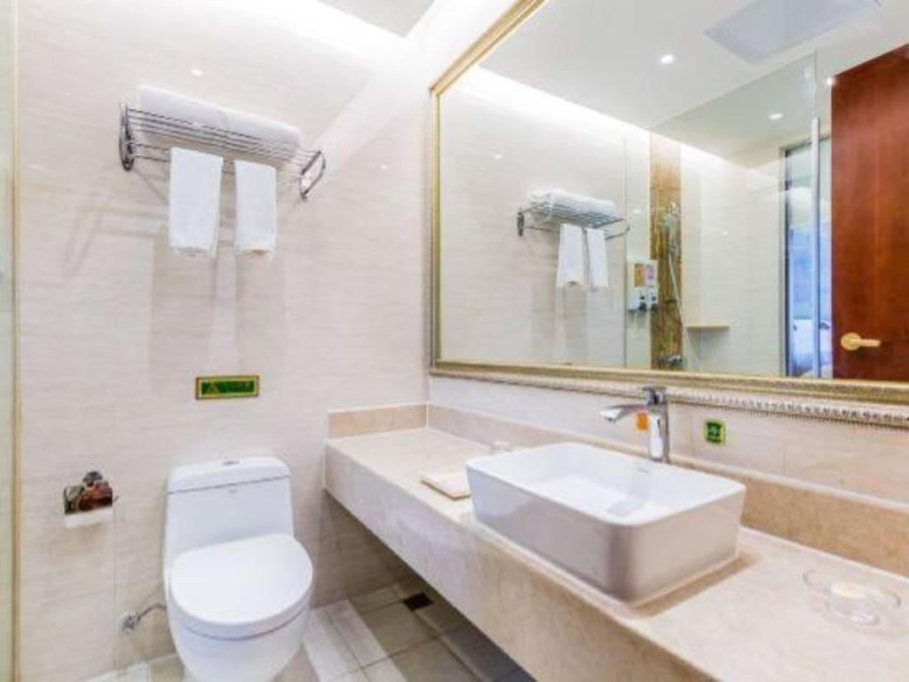 Vienna Hotel (Zhongshan Guzhen Lighting Expo Center) 54/60