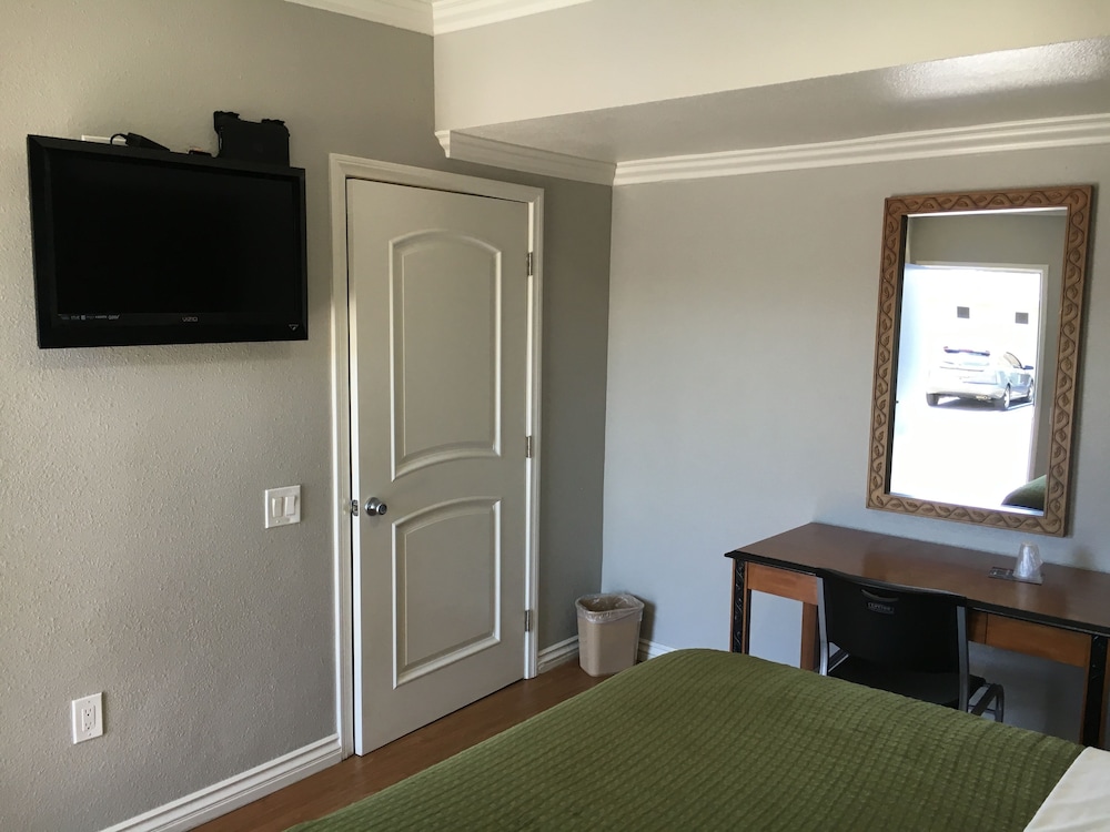 Town House Motel 24/48