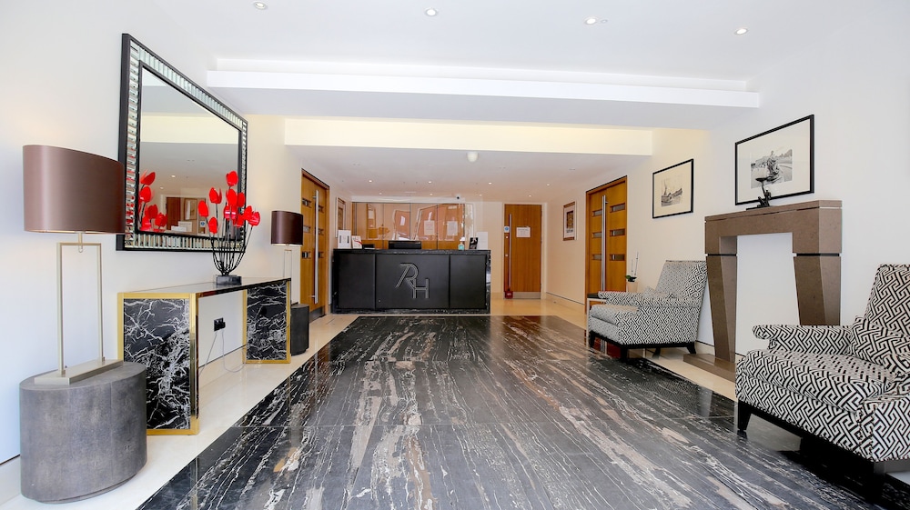 Roland House Apartments 2/54
