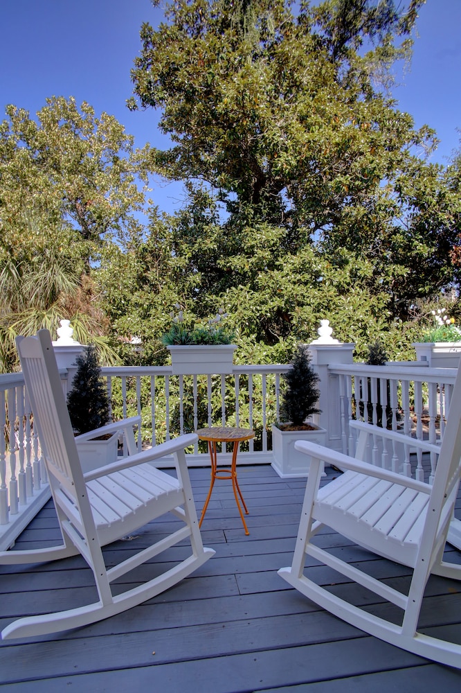 Azalea Inn and Villas 63/71