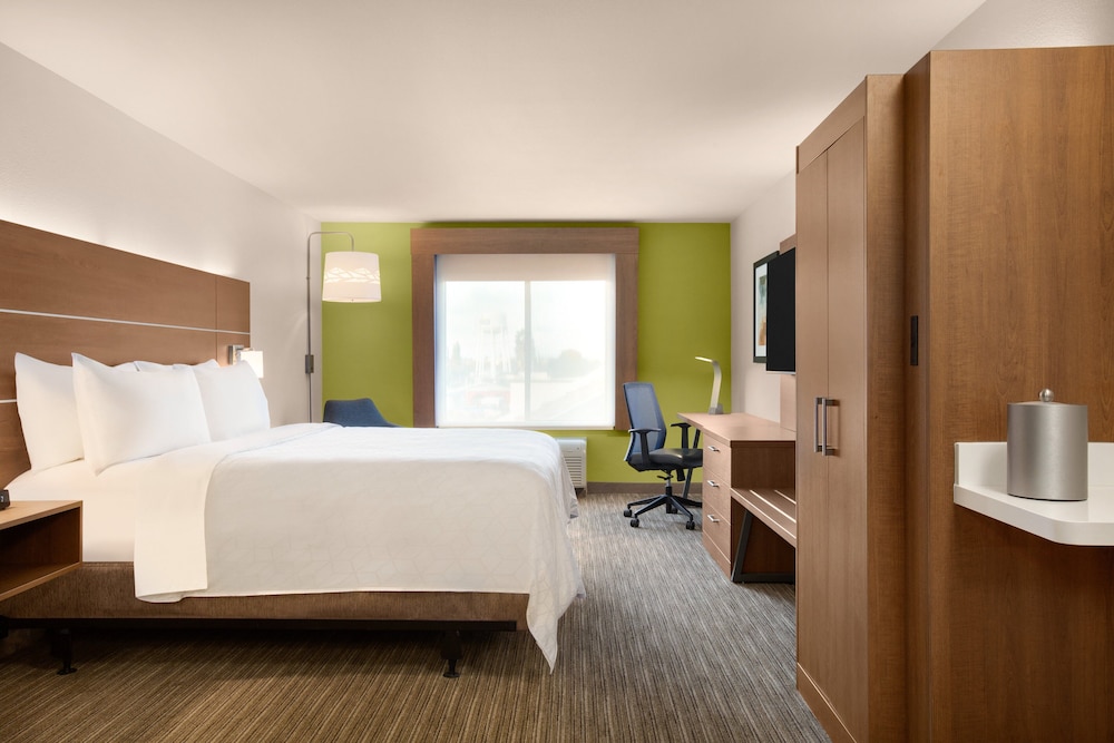 Holiday Inn Express Hotel And Suites Merced 23/52