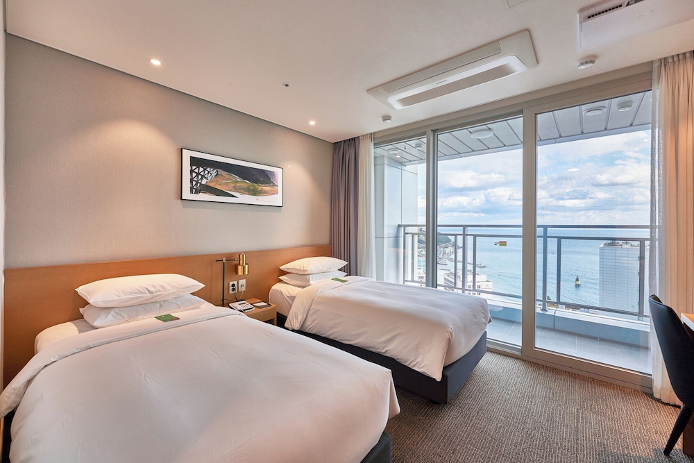 OCEAN, DELUXE, TWIN BEDS