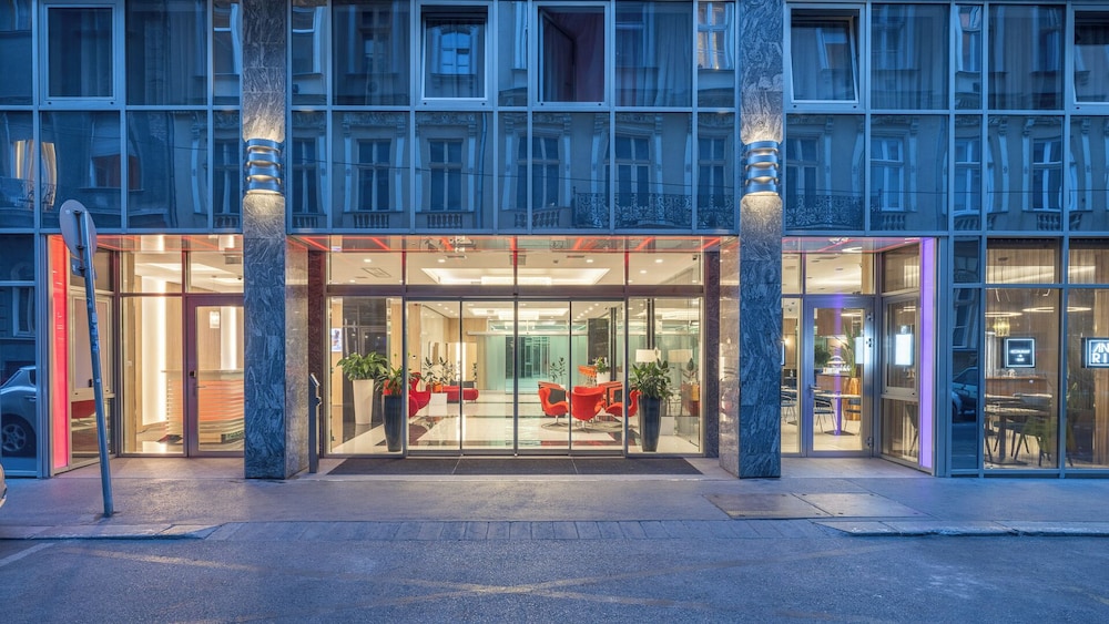 Silver Crown Hotel & Residence 1/50