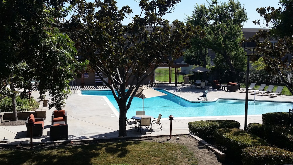 Best Western Plus Garden Court Inn 28/54