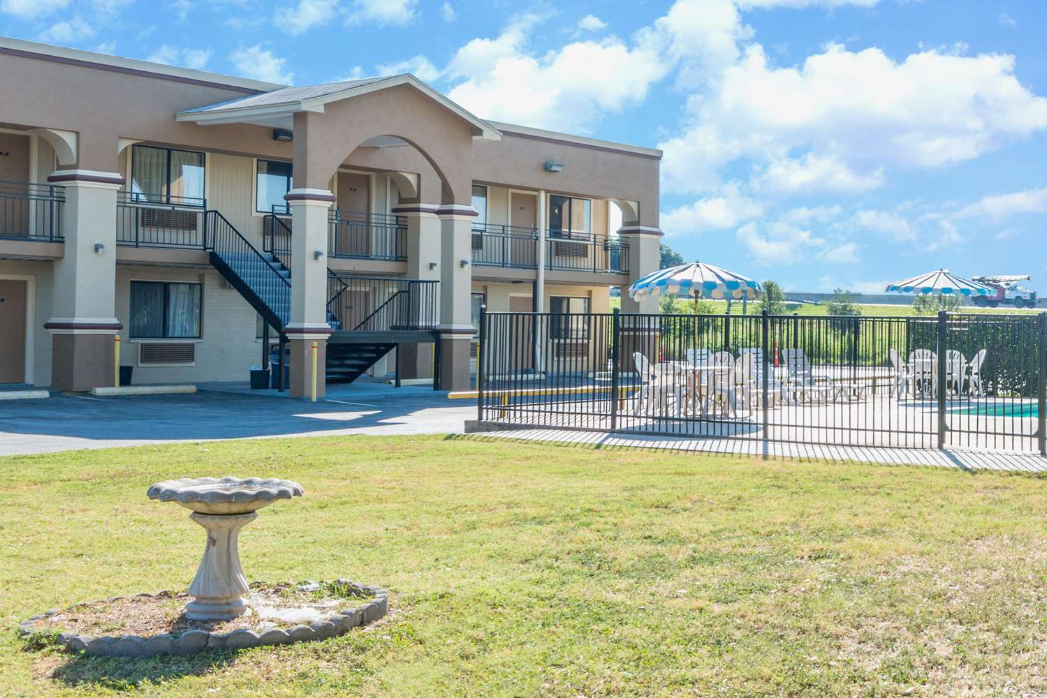Days Inn by Wyndham San Marcos 15/18
