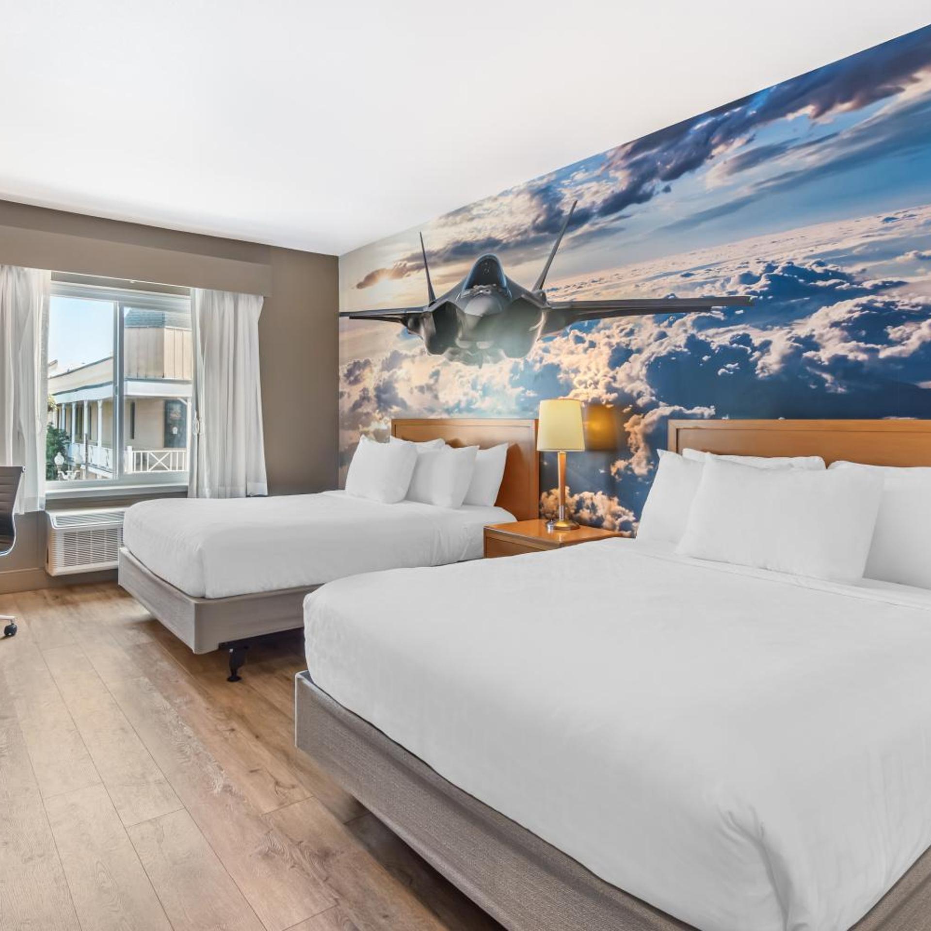 Room, Quadruple, King Bed, 2 Queen Beds, Bathtub, Accessible