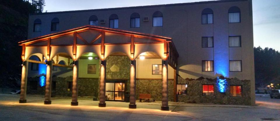Blackstone Lodge Suites 1/50