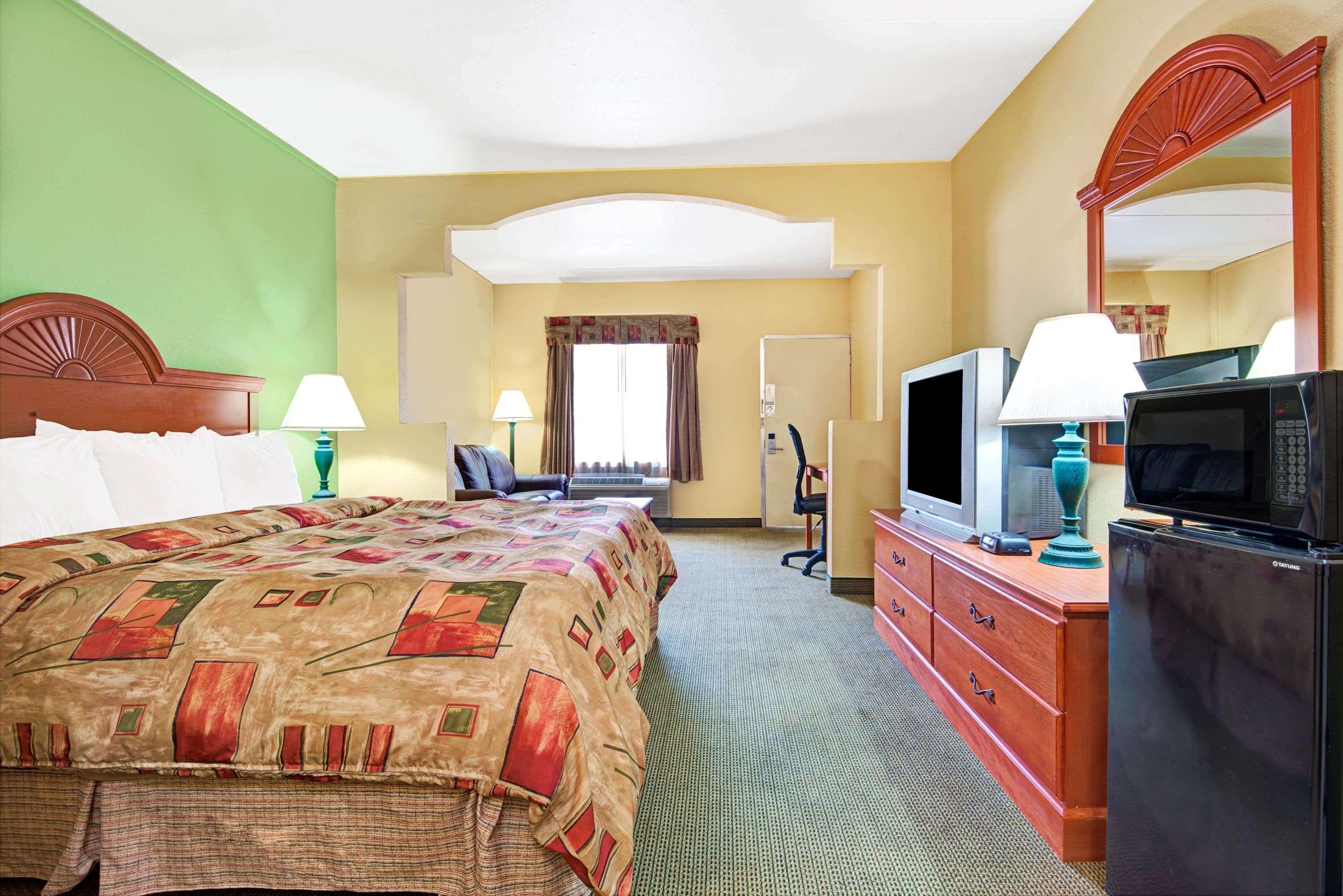 Deluxe, Studio, King Bed