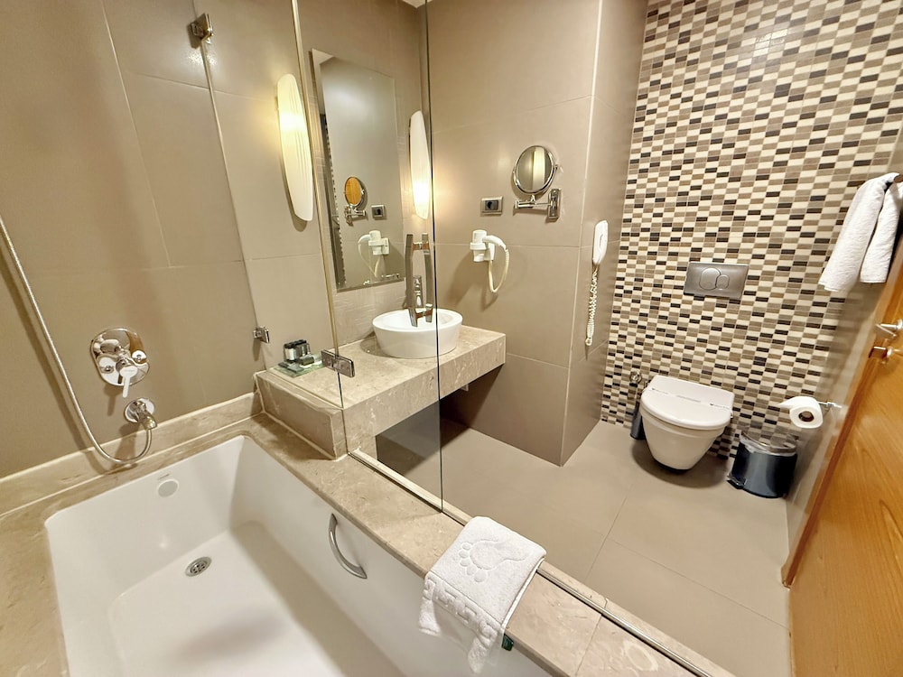 The Green Park Pendik Hotel and Convention Center 65/66